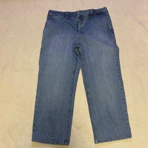 Izod Jeans Women's Size 0 Light Washed Cropped Blue Denim Jeans